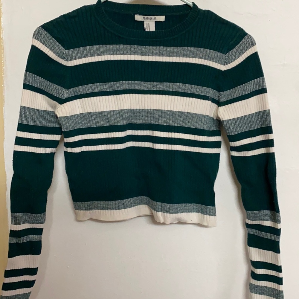 Long sleeve crop sweater top